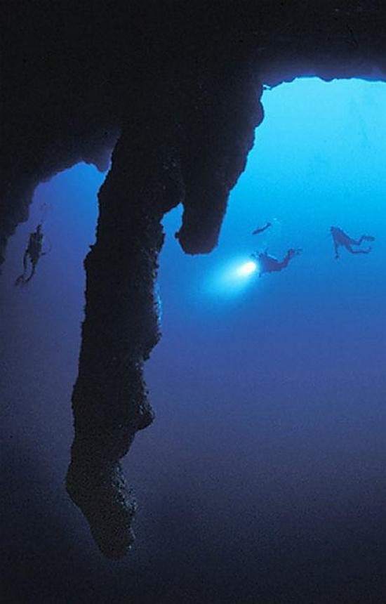 deepest hole in world. -worlds-deepest-sea-hole