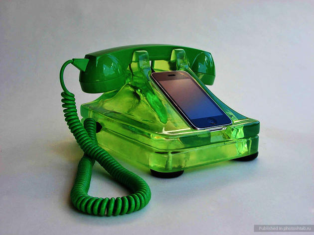green iphone dock