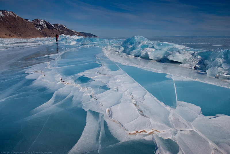 Breathtaking Photos of Frozen Lake Baikal in Siberia, Russia [23 Pics