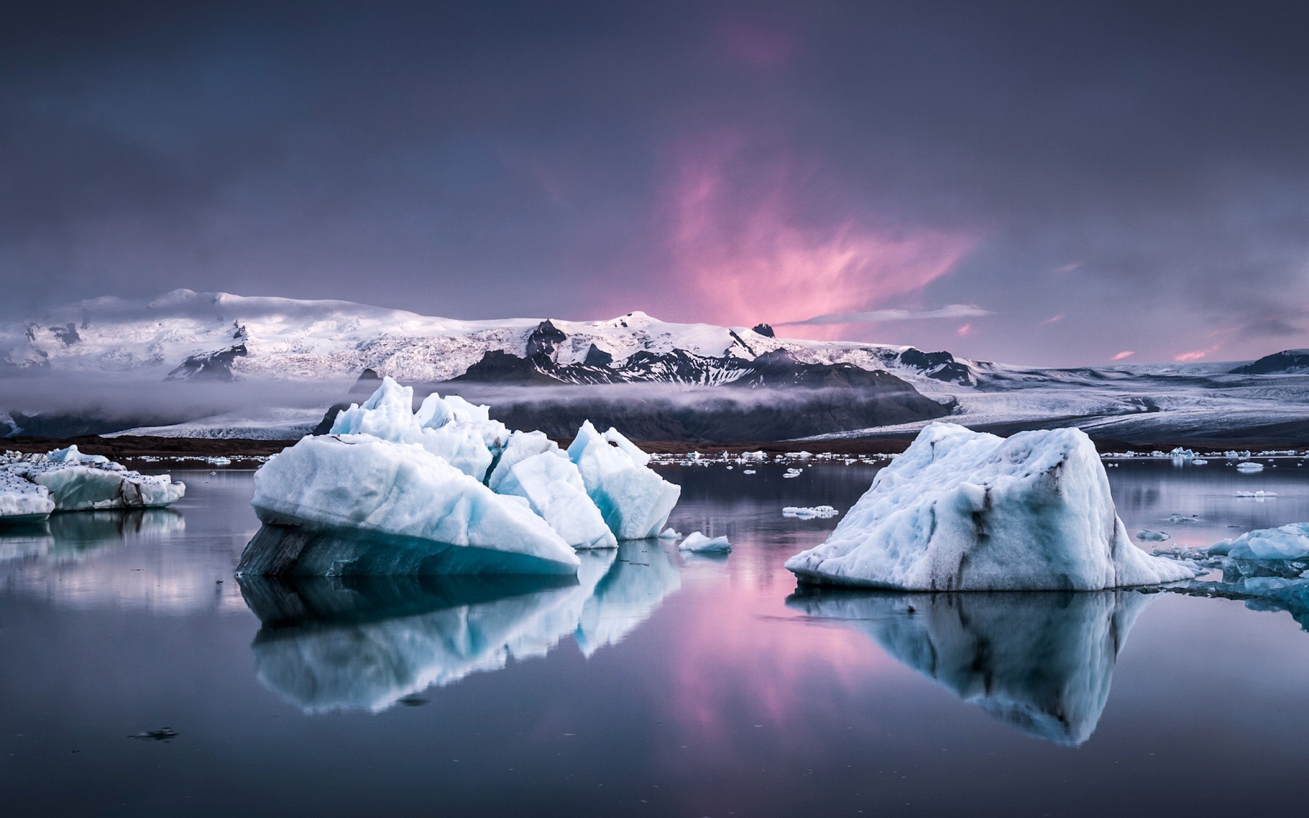 Ледниковые озера северной америки. Исландия Северный Ледовитый океан. Исландия ледники. Айсберги Северного Ледовитого океана. Лед Айсберг Арктика.