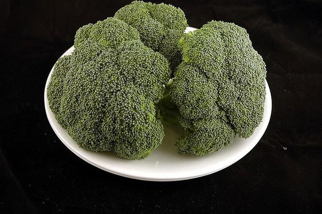 Different Foods 200 Calories Broccoli