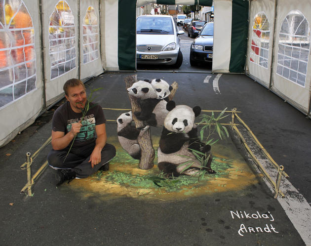 3D Street Art by Nikolaj Arndt - Pandas Eating