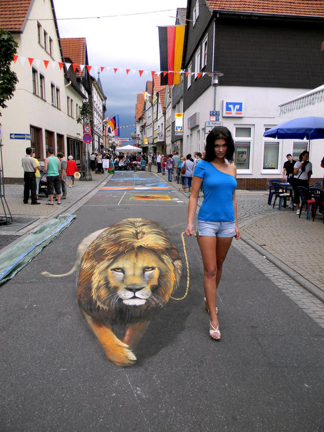 3D Street Art by Nikolaj Arndt - walking a lion