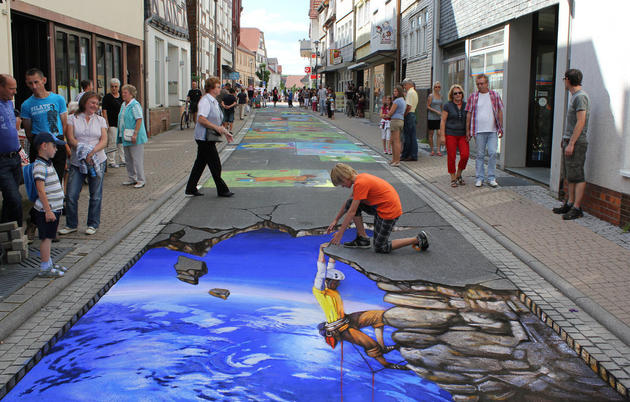 3D Street Art by Nikolaj Arndt - climber