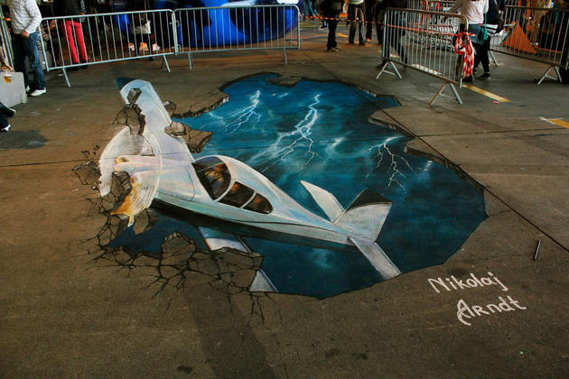 3D Street Art by Nikolaj Arndt - Airplane crashing