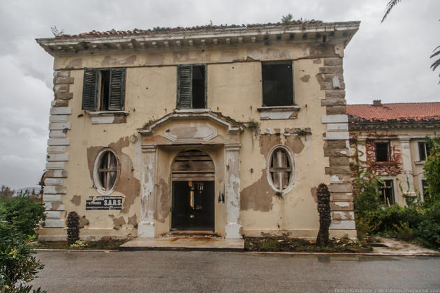 ..Što s ovim bilo-ili bude? Abandoned-resort-kupari-croatia-dmitry-korobtsov3