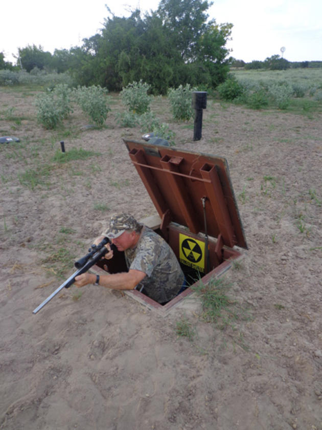 Apocalypse shelter hatch