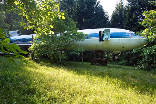 Boeing 727 in the woods as a home