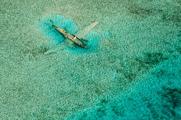 Wrecked airplane bahamas
