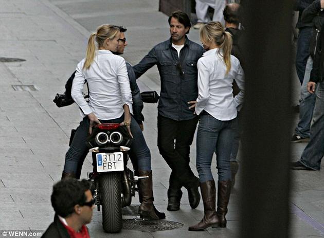 Cameron Diaz and Tom Cruise beside their Stunt People