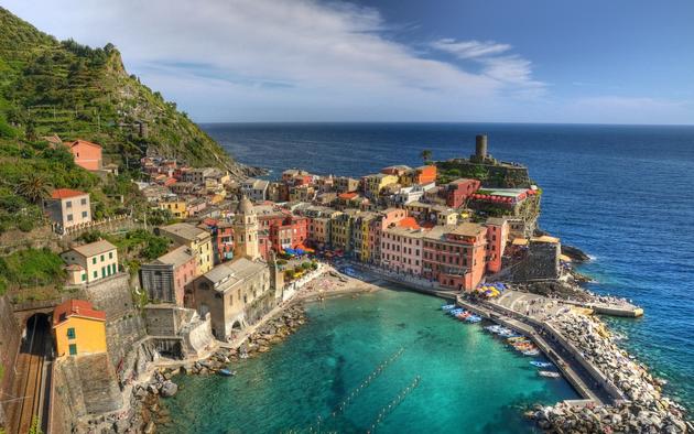 Beautiful Coast of Italy Cinque Terre Wallpaper