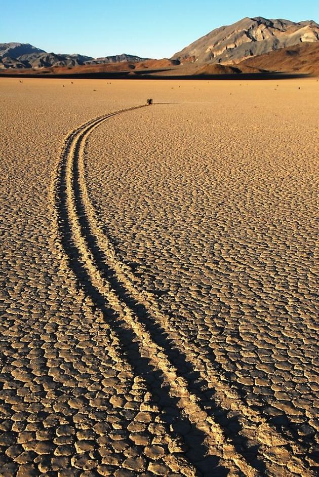 Sailing rocks in death valley