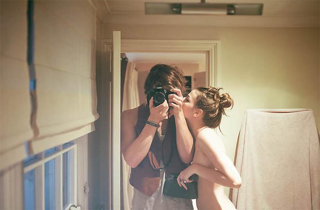 Naked girl kissing French hipster