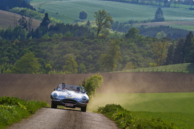 Jaguar E-type Country Road