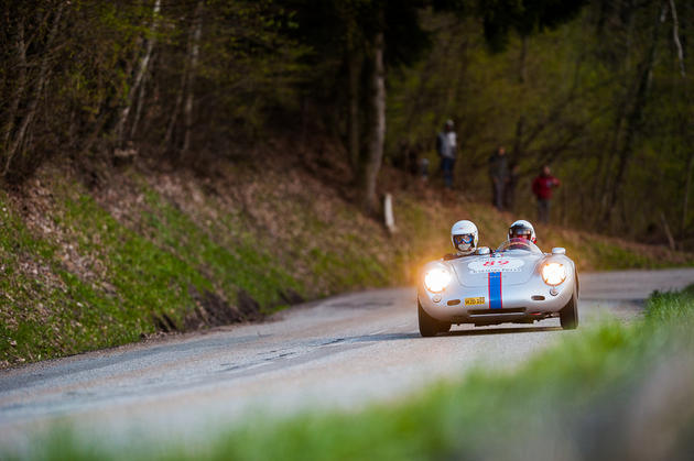 Porsche 550 Spyder racing in the hills