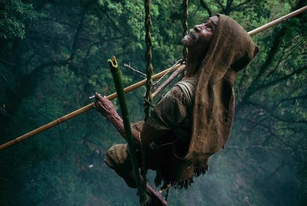 Brave Himalayan Honey Hunters