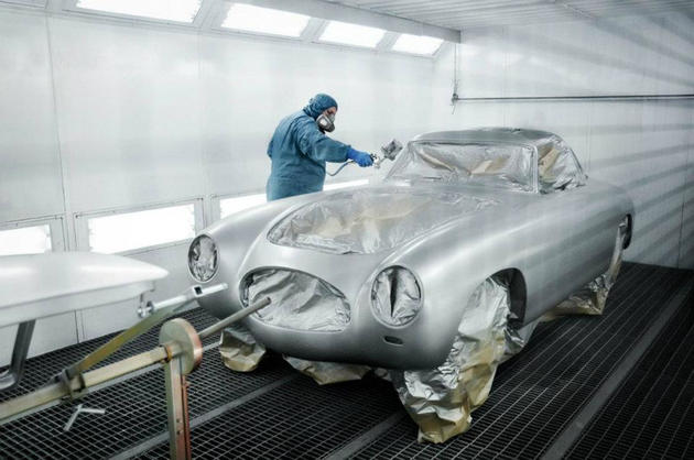 A Highly Detailed Restoration of Mercedes 300SL