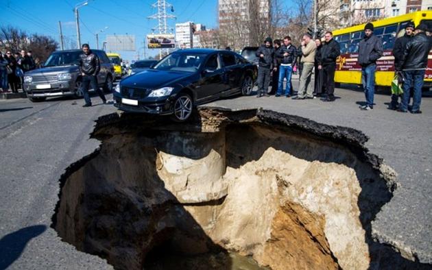 Wrecked sinkhole roads of Samara, Russia