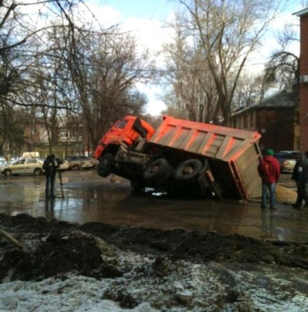 Wrecked sinkhole roads of Samara, Russia