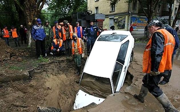 Wrecked sinkhole roads of Samara, Russia