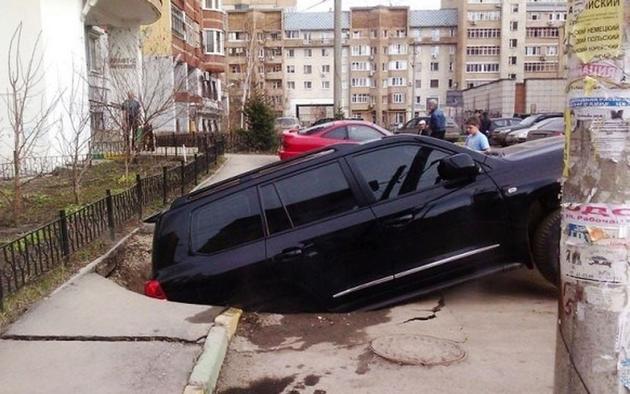 Wrecked sinkhole roads of Samara, Russia