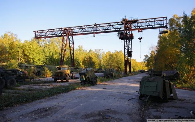 massive crane abandoned