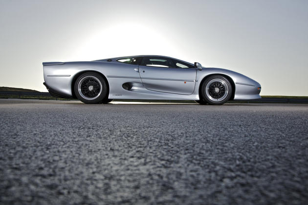 Jaguar XJ220 Side View