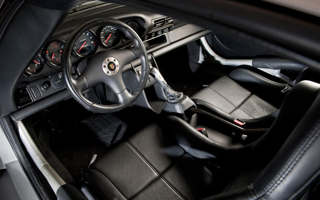 Porsche 911 GT1 Interior