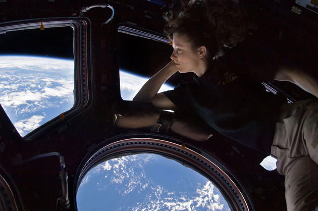 Tracy Caldwell Dyson on board the ISS is watching our planet from orbit