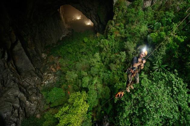 Descending into the Son Doong Cave