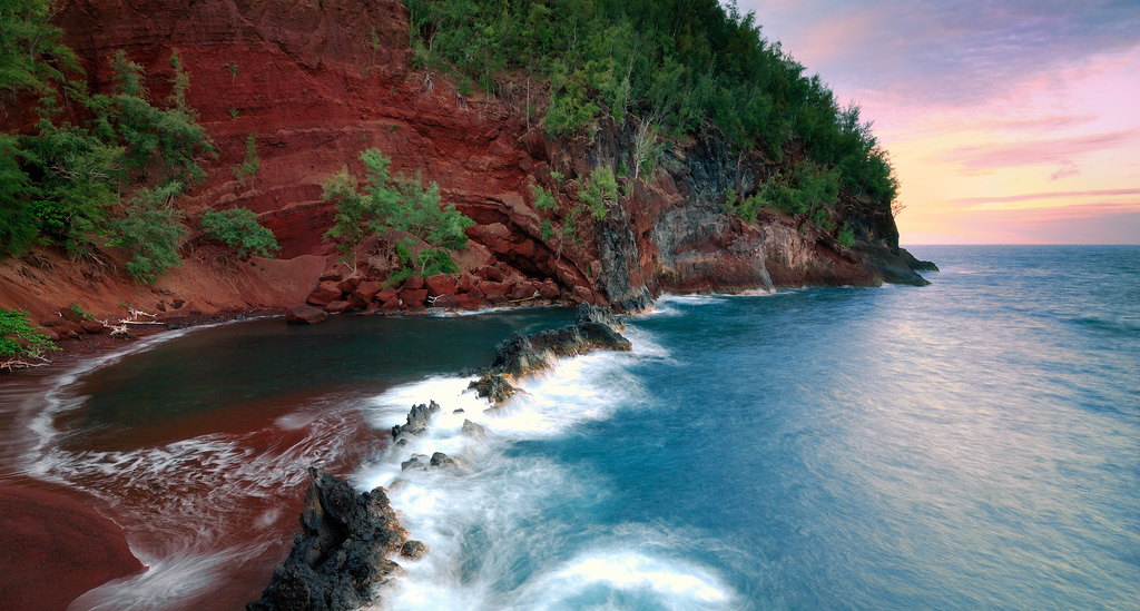 Virus kvælende foretrække Magnificent Red Sand Beach - Maui, Hawaii | I Like To Waste My Time