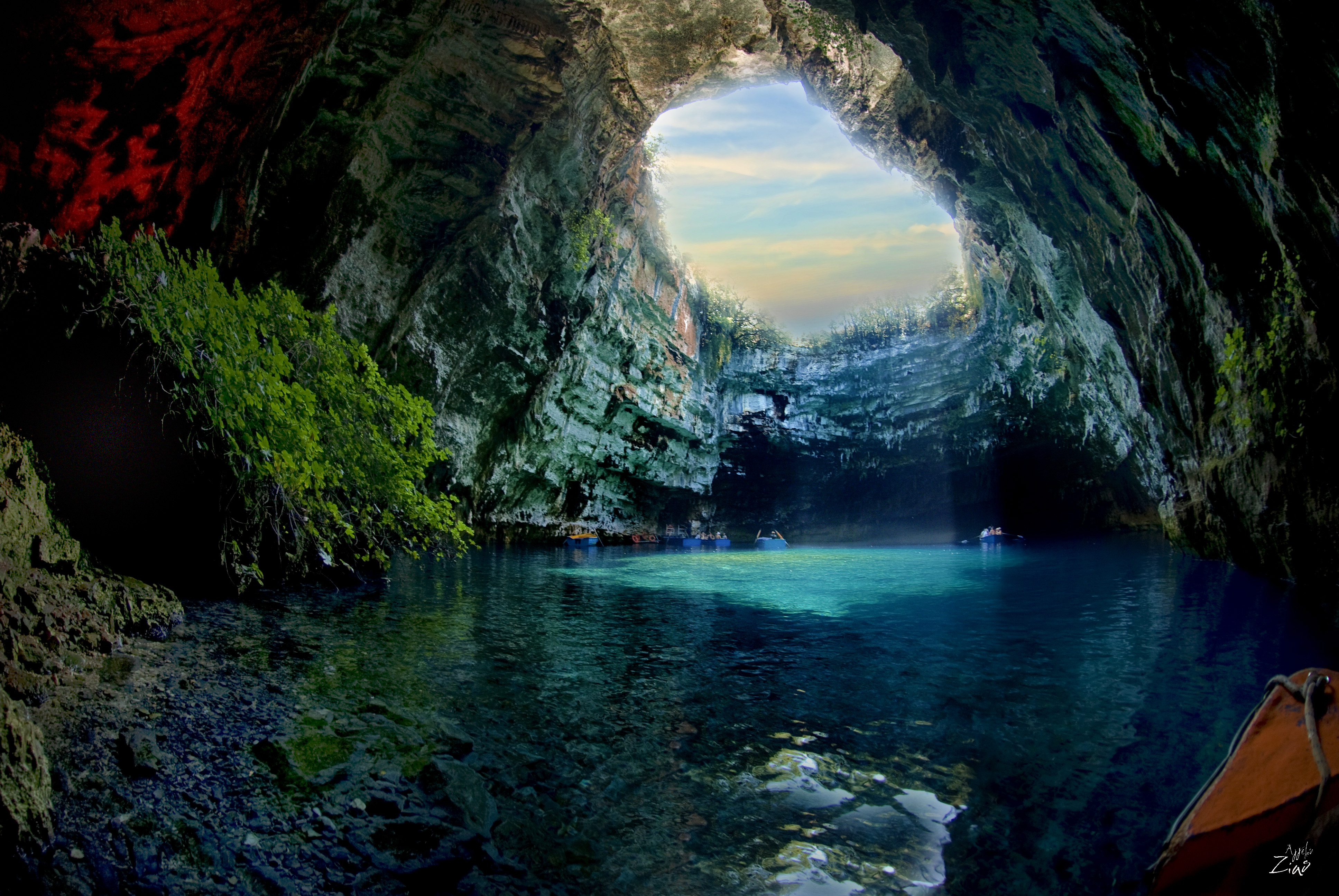 Места на планете. Пещера Мелиссани, Кефалония. Озеро Мелиссани в Греции. Пещерное озеро Мелиссани (остров Кефалония). Пещера Мелиссани, Кефалония, Греция.