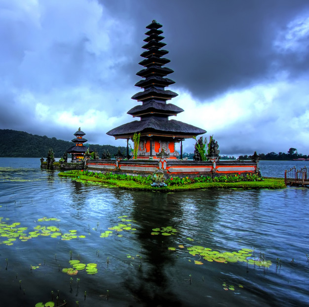 Beautiful Shiva Temple - Lake Bratan, Bali, Indonesia | I Like To Waste